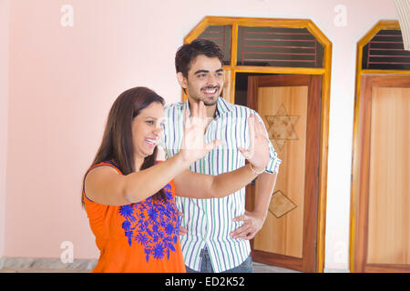 2 indian married couple Home Shifting Stock Photo
