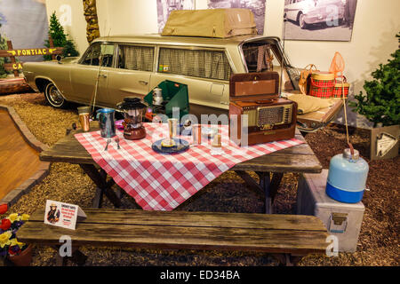 Illinois,Midwest,Pontiac,Pontiac Oakland Auto Museum,exhibit exhibition collection,product products display sale,1964 Pontiac Parisienne Safari statio Stock Photo