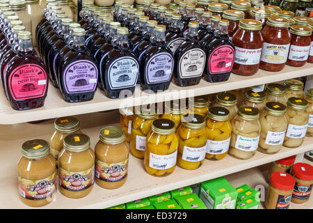 Illinois Arthur,Shady Crest Orchard & Farm Market,Amish,display sale syrup,bottled fruit,IL140904045 Stock Photo