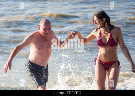 Brighton, East Sussex, UK, 25th Dec, 2014. Christmas morning on Brighton Beach - barbecue breakfast, Christmas hats and for some hardy souls, a dip in the sea. Credit:  Julia Claxton/Alamy Live News Stock Photo