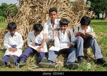 indian rural children school Students farm Study Stock Photo