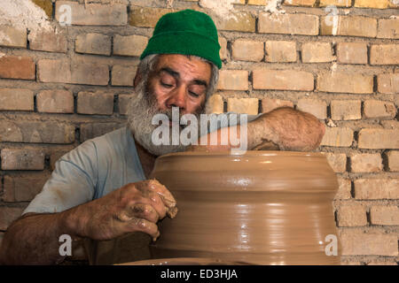 Potter working at his shop in the city of Meybod, Province of Yazd, Iran Stock Photo