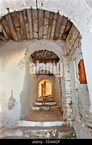 Traditional 'stiasto' or 'steasto' ('arched gallery or alley') in Apiranthos village, Naxos island, Cyclades, Greece. Stock Photo