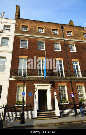 exterior of Chatham House, The Royal Institute of International Affairs think tank. Located in St Jame's Square, London SW1. Stock Photo