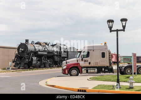 201-299 S Water St Paducah, KY 42003, USA  Freightliner truck and steam train Stock Photo