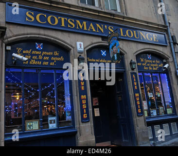 A view from outside the Scotsmans lounge traditional pub, Cockburn St, Edinburgh,  Scotland, UK Stock Photo