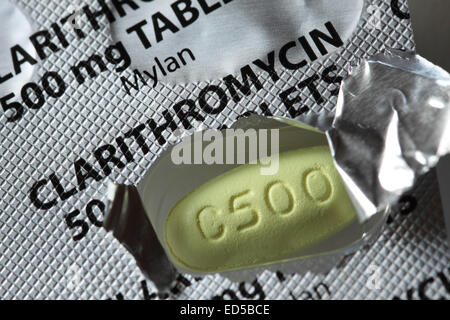 Clarithromycin antibiotic tablet 500mg pill Stock Photo