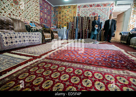 Carpets shop-gallery at the Samarkand-Bukhara Silk Carpets workshop, Samarkand, Uzbekistan Stock Photo