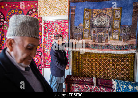 Carpets shop-gallery at the Samarkand-Bukhara Silk Carpets workshop, Samarkand, Uzbekistan Stock Photo