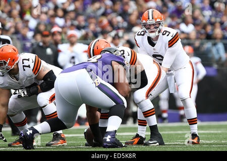Baltimore, Maryland, USA. 28th Dec, 2014. Cleveland Browns quarterback Connor Shaw (9) calls a play against the Baltimore Ravens on December 28, 2014 at M&T Bank Stadium. Credit:  Debby Wong/ZUMA Wire/Alamy Live News Stock Photo