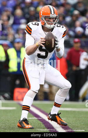 Baltimore, Maryland, USA. 28th Dec, 2014. Cleveland Browns quarterback Connor Shaw (9) throws a pass against the Cleveland Browns on December 28, 2014 at M&T Bank Stadium. Credit:  Debby Wong/ZUMA Wire/Alamy Live News Stock Photo
