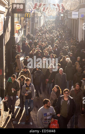 Amsterdam Kalverstraat large crowds shopping in winter Stock Photo