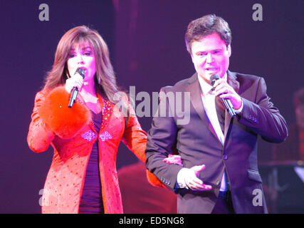 Mashantucket, Connecticut, USA. 27th Dec, 2014. MARIE OSMOND and her brother DONNY OSMOND perform to a sold out crowd during their Christmas at Foxwoods series. © Anna Barber/ZUMA Wire/ZUMAPRESS.com/Alamy Live News Stock Photo