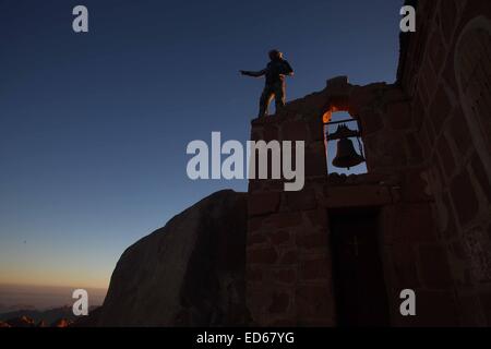 Sinai, Egypt. 27th Dec, 2014. A tourist visits the Saint Catherine's Monastery at the foot of Mount Sinai in Saint Catherine, South Sinai Province, Egypt, Dec 27, 2014. The site is popular among visitors from around the world who come to see the Saint Catherine's Monastery, a UNESCO World Heritage Site said to be where Moses received the stone tablets bearing the Ten Commandments. © Ahmed Gomaa/Xinhua/Alamy Live News Stock Photo