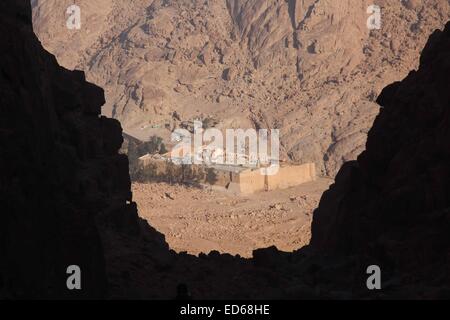 Sinai. 27th Dec, 2014. This photo taken on Dec. 27, 2014 gives a general view of the Saint Catherine's Monastery at the foot of Mount Sinai in Saint Catherine, South Sinai Province, Egypt. The site is popular among visitors from around the world who come to see the Saint Catherine's Monastery, a UNESCO World Heritage Site said to be where Moses received the stone tablets bearing the Ten Commandments. © Ahmed Gomaa/Xinhua/Alamy Live News Stock Photo