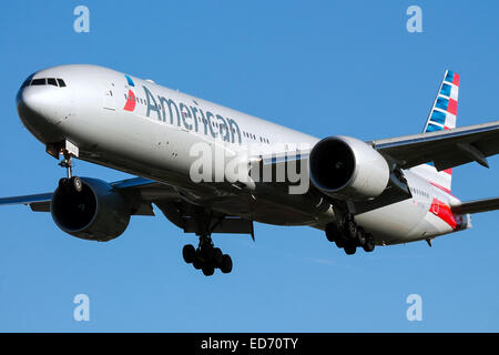 American Airlines Boeing 777-300 approaches runway 27L at London Heathrow airport Stock Photo