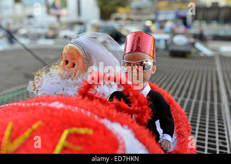 Cairo, Egypt. 29th Dec, 2014. Doll toys are displayed at a shop in preparation to celebrate the birthday of prophet Muhammad, also known as ''Mawlid Nabawi'', which will fall next week, in Cairo, December 31, 2014 © Amr Sayed/APA Images/ZUMA Wire/Alamy Live News Stock Photo