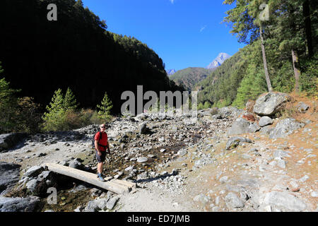 Adult Trekkers on the Tengboche Pass, Everest base camp trek, UNESCO World Heritage Site, Sagarmatha National Park, Solu-Khumbu Stock Photo