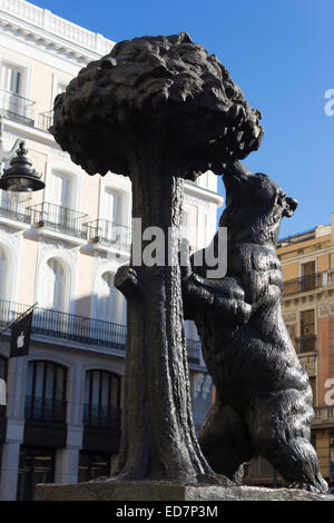 Puerta del Sol, Madrid, Spain. Statue of Bear and Strawberry Tree - El Oso y El Madroño Stock Photo