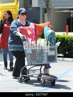 Melissa McCarthy goes shopping at Cost Plus World Market with her daughter Vivian Falcone  Featuring: Melissa McCarthy Where: Sherman Oaks, California, United States When: 28 Jun 2014 Stock Photo