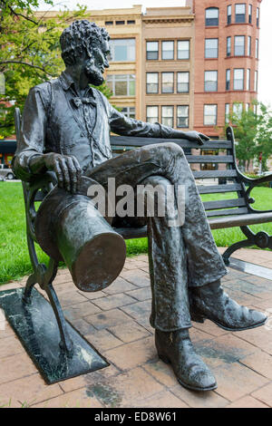 Illinois Bloomington,Downtown,McLean County Museum of History,county courthouse,statue,Abraham Lincoln,Lincoln Bench,Rick Harney,sculptor,top hat,Pres Stock Photo