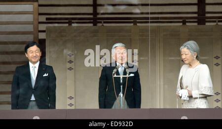 Tokyo, Japan. 2nd Jan, 2015. Emperor Akihito and Empress Michiko with Crown Prince Naruhito from the balcony of the Imperial Palace during a New Year's public appearance in Tokyo on Friday, January 2, 2015. © Natsuki Sakai/AFLO/Alamy Live News Stock Photo