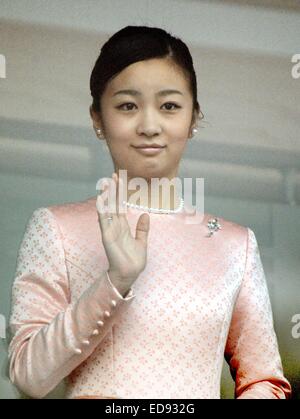 Tokyo, Japan. 2nd Jan, 2015. Princess Kako wave to well-wishers from the balcony of the Imperial Palace during a New Year's public appearance in Tokyo on Friday, January 2, 2015. © Kaku Kurita/AFLO/Alamy Live News Stock Photo