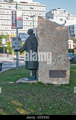 Raoul Wallenberg statue near a street on his name,  Ramat HaHayal, Tel Aviv, Israel. Raoul Gustaf Wallenberg (4 August 1912 – di Stock Photo