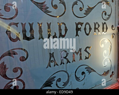Etched glass from Guildford Arms pub Edinburgh, Scotland Stock Photo