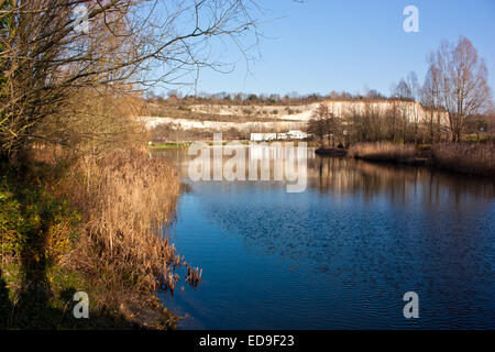 The beautiful lake and cliffs around Bluewater in North Kent Stock Photo