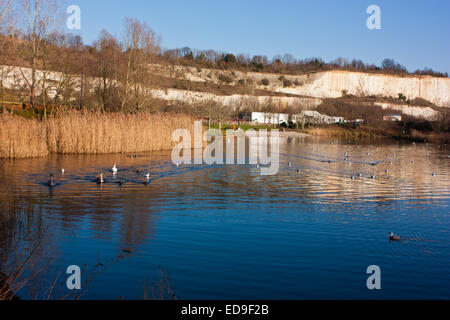 The beautiful lake and cliffs around Bluewater in North Kent Stock Photo