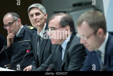 Stefan Poloczek (L-R, medical director of the firefighters Berllin), Frank Bergmann (assistant medical director at the unit for highly infectious disease at the Charité), Ulrich Frei (medical director of the Charité) and senator of health Mario Czaja (CDU) talk about the suspected Ebola-infection of a man from South Korea in Berlin, Germany, 3 January 2015. The member of a South Korean treatment team got injured by a needle, while having contact with an Ebola patient in Sierra Leone. The man doesn't show any signs of infection yet. PHOTO: JOERG CARSTENSEN/dpa Stock Photo