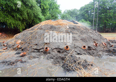 Yandabo, A Village Specialising In Pot-Making, Where The Peace Treaty ...