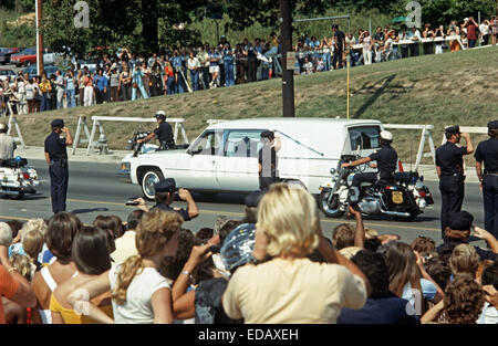 Elvis Presley' s Funeral Hearse leaving Graceland, Memphis ,Tennessee ...