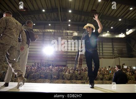 US President Barack Obama applauds country singer Brad Paisley after he performed for US troops at Bagram Airfield May 25, 2014 in Bagram, Afghanistan. Stock Photo