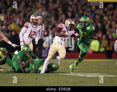 Pasadena, CA. 1st Jan, 2015. Florida State Seminoles wide receiver (8) Kermit Whitfield tries to avoid being tackled by Oregon Ducks safety (17) Juwaan Williams during the 101st Rose Bowl game. The Florida State Seminoles where defeated 59-20 by the Oregon Ducks on Thursday, January 1, 2015 in the 101st Rose Bowl game presented by Northwestern Mutual in Pasadena, California. (Mandatory Credit: Juan Lainez/MarinMedia.org/Cal Sport Media) (Complete photographer, and credit required) © csm/Alamy Live News Stock Photo