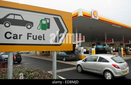 The Shell garage at Beaconsfield services, just off the M40. Stock Photo