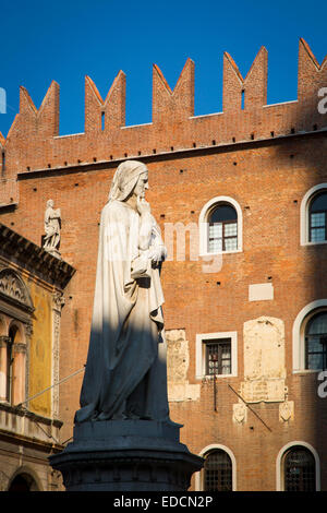 Dante Allighieri statue in Piazza dei Signori, Verona, Veneto, Italy Stock Photo