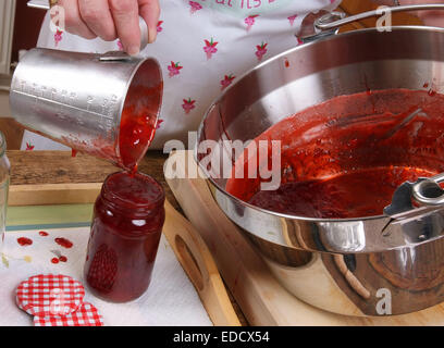 Sue Bridger making jam in her home kitchen Stock Photo