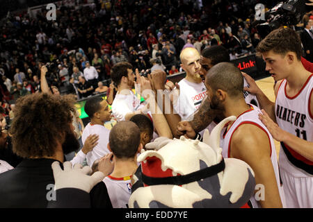 Portland, Oregon, USA. 5th Jan, 2015. The Portland Trail Blazers celebrate their win after the game. The Portland Trail Blazers play the Los Angeles Lakers at the Moda Center on January 5, 2014. 5th Jan, 2015. Credit:  David Blair/ZUMA Wire/Alamy Live News