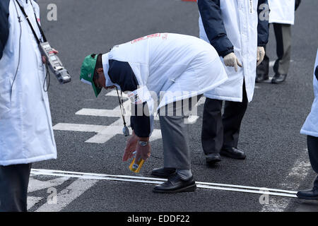 Kanagawa, Japan. 2nd Jan, 2015. Staff Athletics : The 91st Hakone Ekiden Race, Odawara Relay place in Kanagawa, Japan . © AFLO SPORT/Alamy Live News Stock Photo