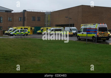 Norwich, UK. 6th January, 2015. Ambulances queue at Norfolk and Norwich University Hospital Accident and Emergency Department. NNUH A&E The N&N has declared an “internal major incident” due to huge demand on its emergency services today. Credit:  Jason Bye/Alamy Live News Stock Photo