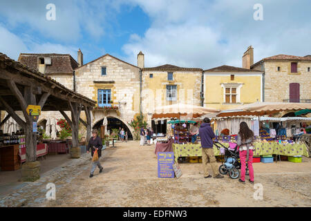 Weekly farmer's market in bastide town of Monpazier Stock Photo