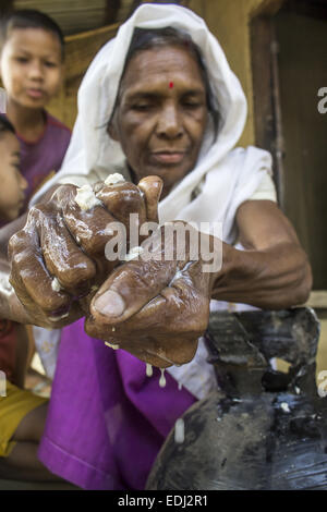 Sivasagar, Assam, India. 7th Jan, 2015. An elderly Ahom tribal woman prepares 'Saaj-Pani' (Rice Beer) using the indigenous method at her house ahead of Bhogali Bihu - The festival of feast, at a village in Sivasagar district of northeastern Assam state on January 7, 2015. Rice beer is a delicacy among all the tribal communities inhabiting northeast India and almost each and every household prepares their own rice beer for their daily consumption. © Luit Chaliha/ZUMA Wire/ZUMAPRESS.com/Alamy Live News Stock Photo