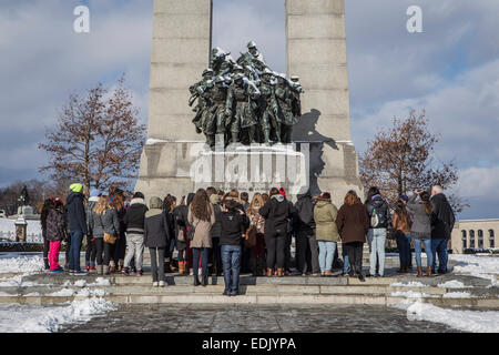 A group of teenagers stands by the National War Memorial and the Canadian Tomb of the Unknown Soldier in Confederation Square, O Stock Photo