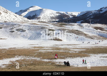 Campo Felice Ski Resort, Abruzzo, Italy. 6th January, 2015. Italians flock to the Campo Felice Ski Resort to enjoy the national Epiphany public holida Credit:  Gari Wyn Williams / Alamy Live News Stock Photo