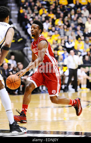 Wichita, Kansas, USA. 07th Jan, 2015. Bradley Braves guard Omari Grier (24) drives to the basket during the NCAA Basketball game between the Bradley Braves and the Wichita State Shockers at Charles Koch Arena in Wichita, Kansas. Kendall Shaw/CSM/Alamy Live News Stock Photo