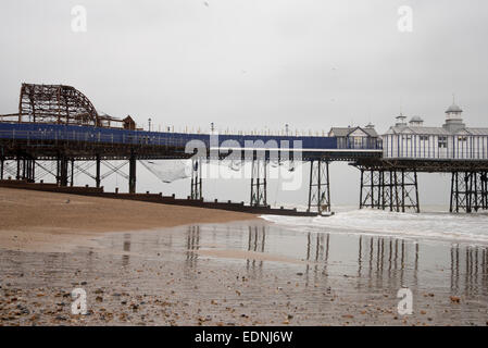 Eastbourne Pier, a grade II* listed building, showing the damaged portion and the netting added after the fire in Sept 2014 Stock Photo