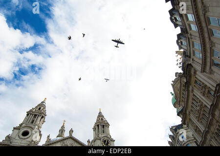 A fly-past of a Lancaster Bomber and a Spitfire marking 70 years since the Blitz.  St. Paul’s Cathedral was the focal Stock Photo