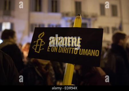 Rome, Italy. 8th Jan, 2015. Thousand of people and some political personalities join the candlelight vigil in front of the French embassy in Rome in solidarity and in memory of the victims of the attack to the drafting of the 'Charlie Hebdo'. Credit:  Luca Prizia/Pacific Press/Alamy Live News Stock Photo